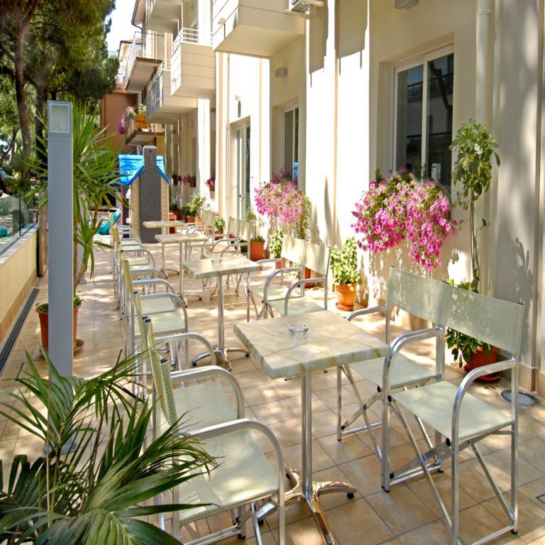 Hotel Muccioli Misano Adriatico Εξωτερικό φωτογραφία