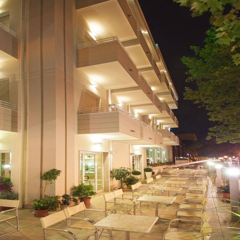 Hotel Muccioli Misano Adriatico Εξωτερικό φωτογραφία