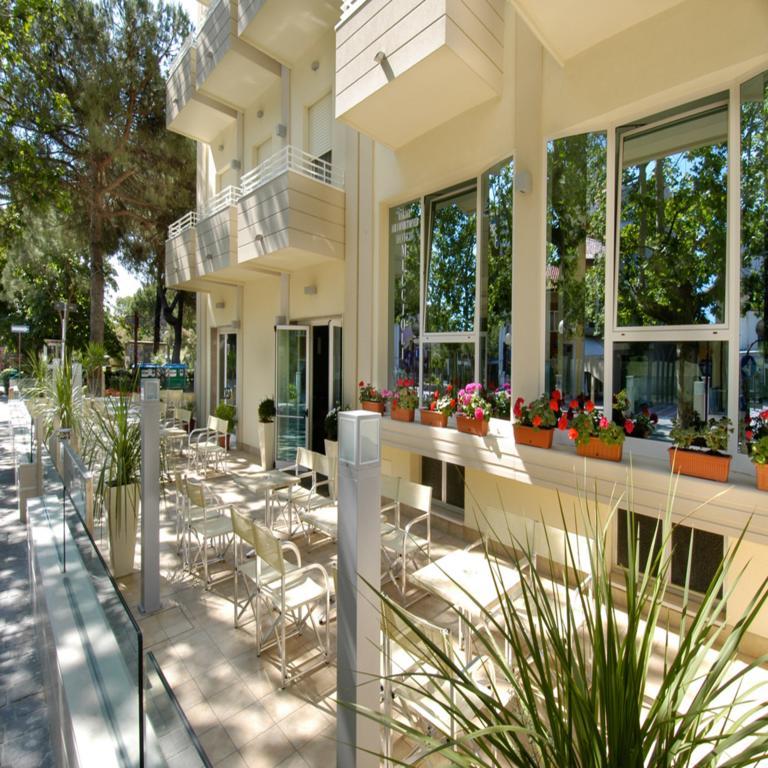 Hotel Muccioli Misano Adriatico Εξωτερικό φωτογραφία