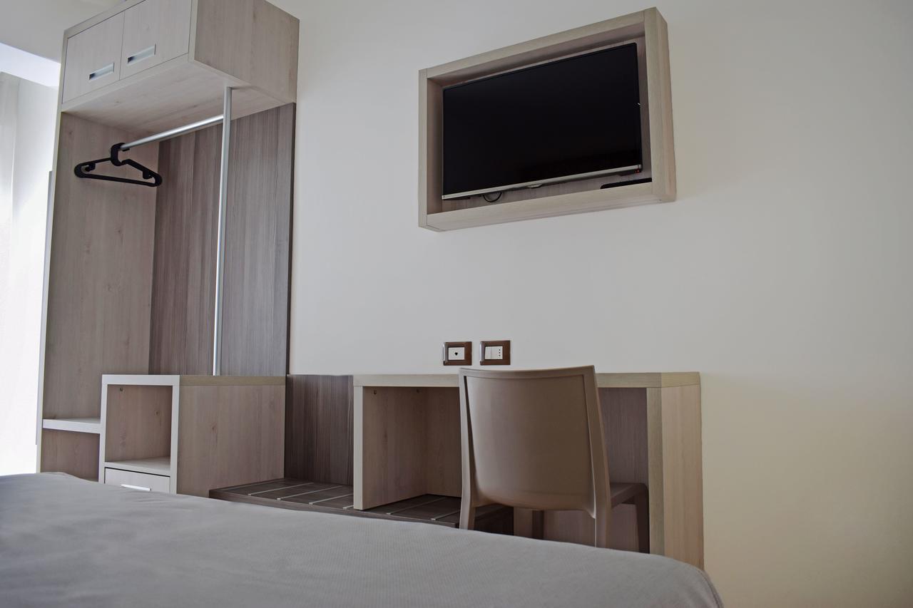 Hotel Muccioli Misano Adriatico Εξωτερικό φωτογραφία